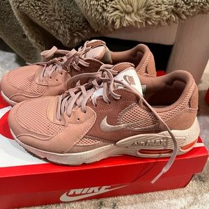 LIKE BRAND NEW Nike Air Max